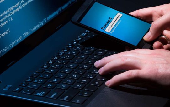 El FBI detiene y confisca la Laptop de un experto en seguridad informática